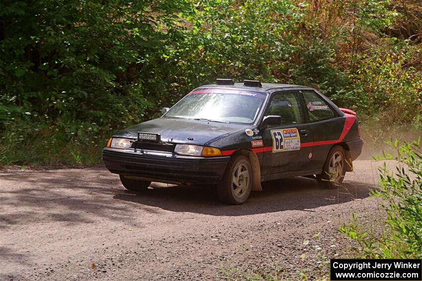 Joe Boburka / Elizabeth Unglenieks-Ploeg Ford Escort on SS3, Norway Home.