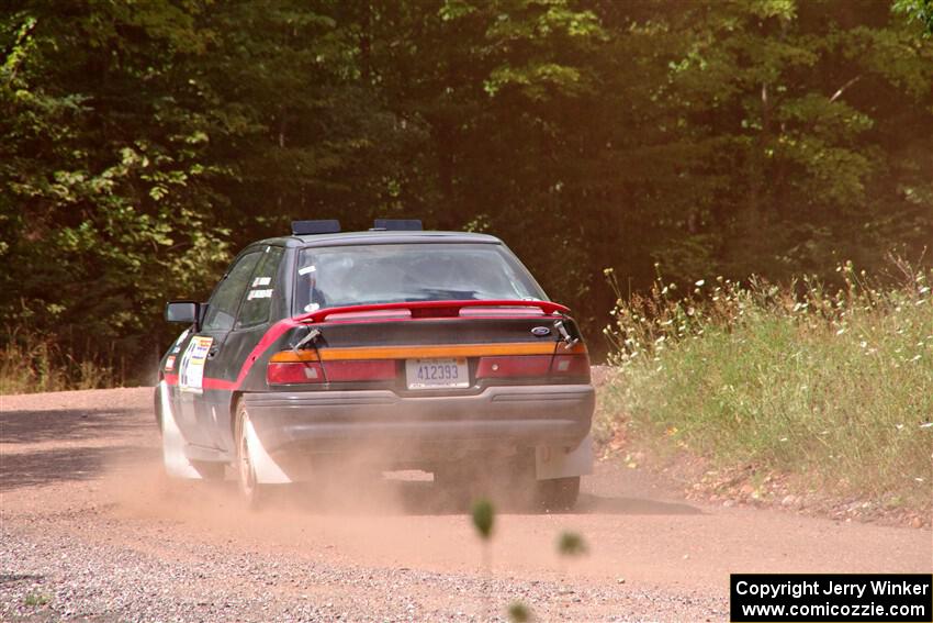 Joe Boburka / Elizabeth Unglenieks-Ploeg Ford Escort on SS3, Norway Home.