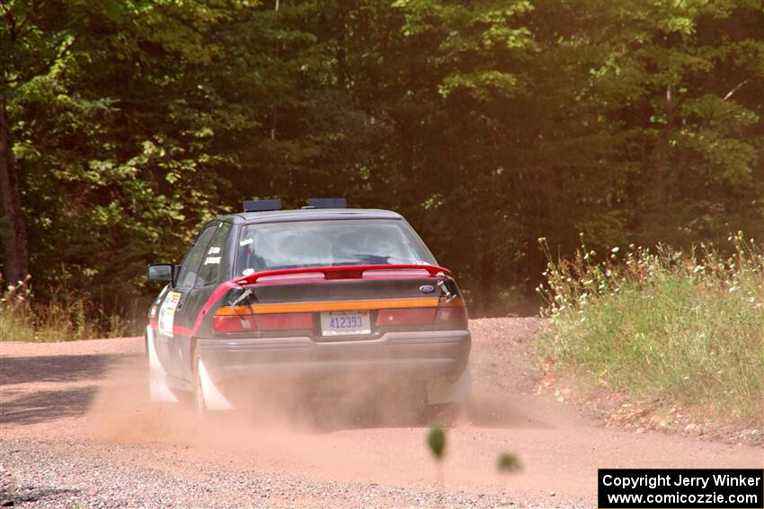Joe Boburka / Elizabeth Unglenieks-Ploeg Ford Escort on SS3, Norway Home.