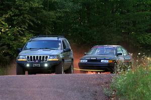 A Jeep Grand Cherokee sweeps the Joe Boburka / Elizabeth Unglenieks-Ploeg Ford Escort from SS5, Norway South II.