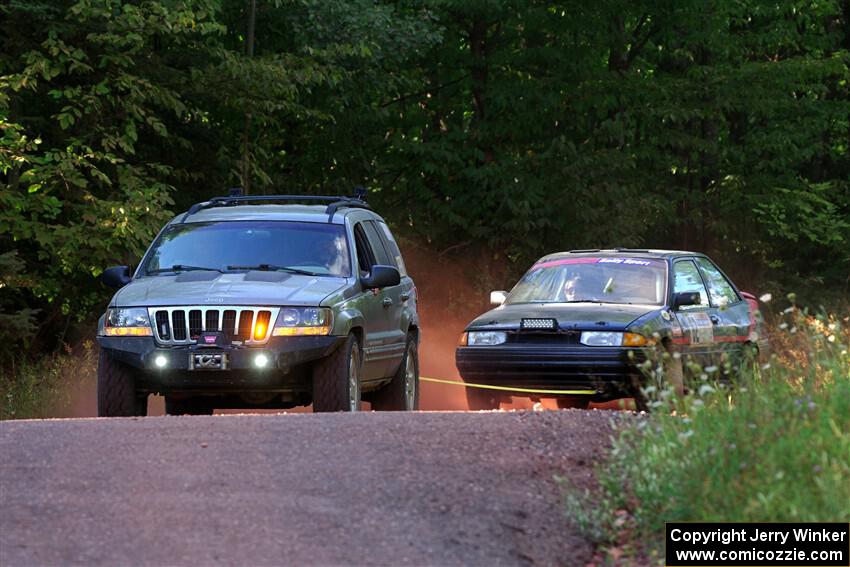 A Jeep Grand Cherokee sweeps the Joe Boburka / Elizabeth Unglenieks-Ploeg Ford Escort from SS5, Norway South II.