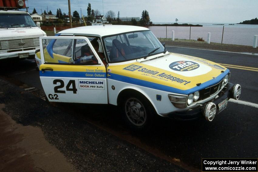 Goran Ostlund / Steve Baker SAAB 99 get a quick gas splash at Eagle Harbor.