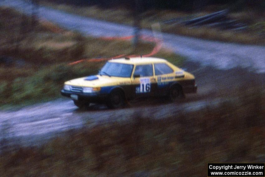 Sam Bryan / Rob Walden in their SAAB 900 enter the delta at Delaware.