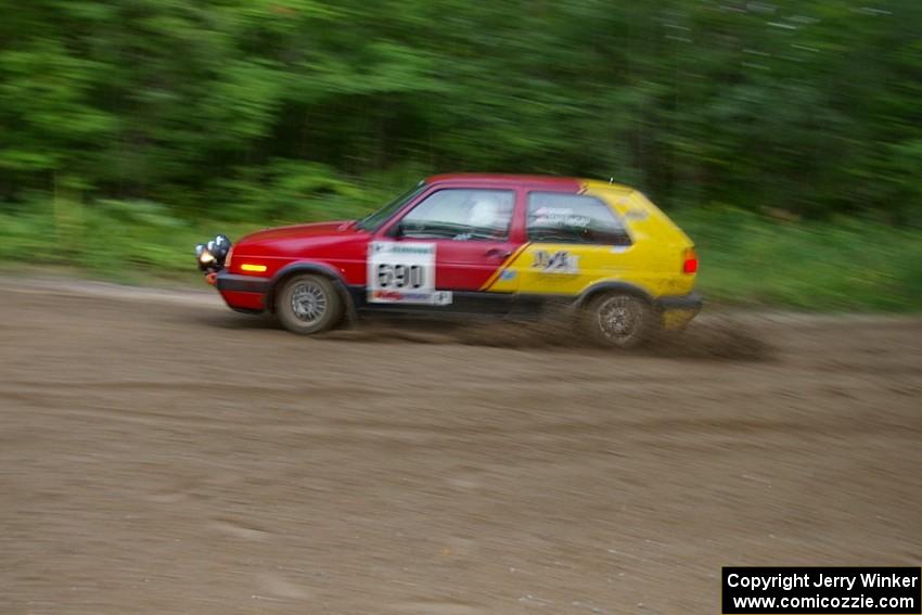 Carl Seidel / Jay Martineau VW GTI drifts through a 90-right on SS2, Spur 2.