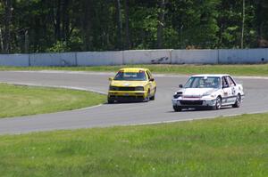 Team Short Bus VW Golf GL passes the Slugworks Honda Civic in the carousel