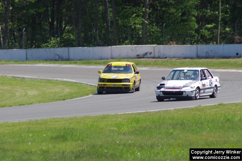 Team Short Bus VW Golf GL passes the Slugworks Honda Civic in the carousel