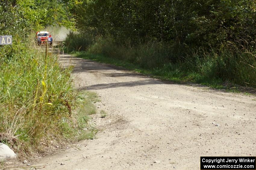 Alfredo DeDominicis / Massimo Daddovei comes into a 90-left on SS9 in their Mitsubishi Lancer Evo VII.